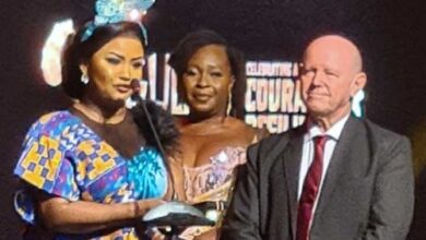 Alain-St.Ange-Presents-the-Guba-Nana-Yaa-Asantewaa-Entertainment-Mogul-Award-500x302.jpg