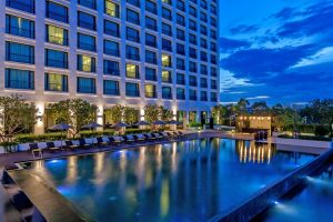 Centara-Hotel-Convention-Centre-Khon-Kaen-Swimming-pool-5-300x200.jpg