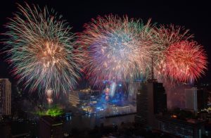 Grandest-Display-of-Fireworks-Ever-Staged-in-Bangkok-at-Iconsiam-300x196.jpg