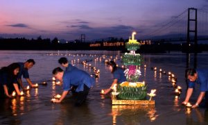 Loi-Krathong-2013-11-500x300-300x180.jpg